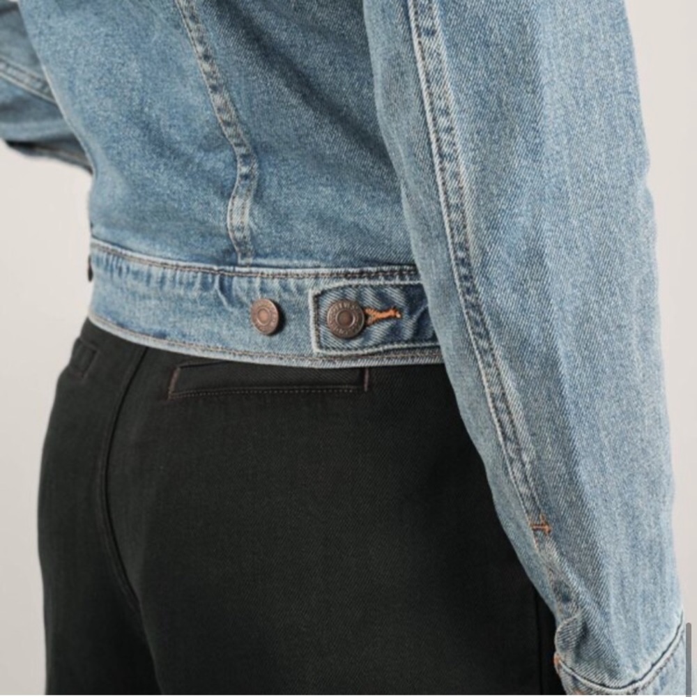 NWT Levi's Original Trucker Jacket in Medium Wash - Picture 11 of 13